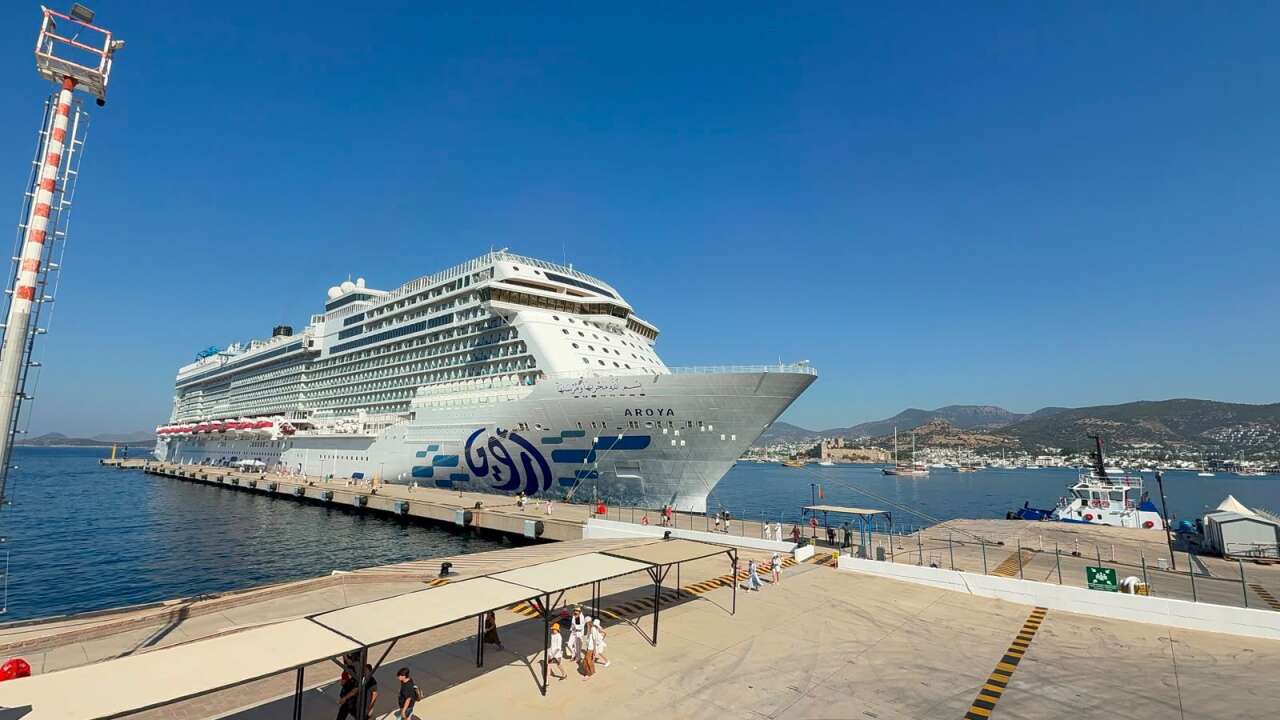 Muğla’da 335 Metrelik “Aroya” Yoğunluğu: Binlerce Yolcu İlçeye Akın Etti 4
